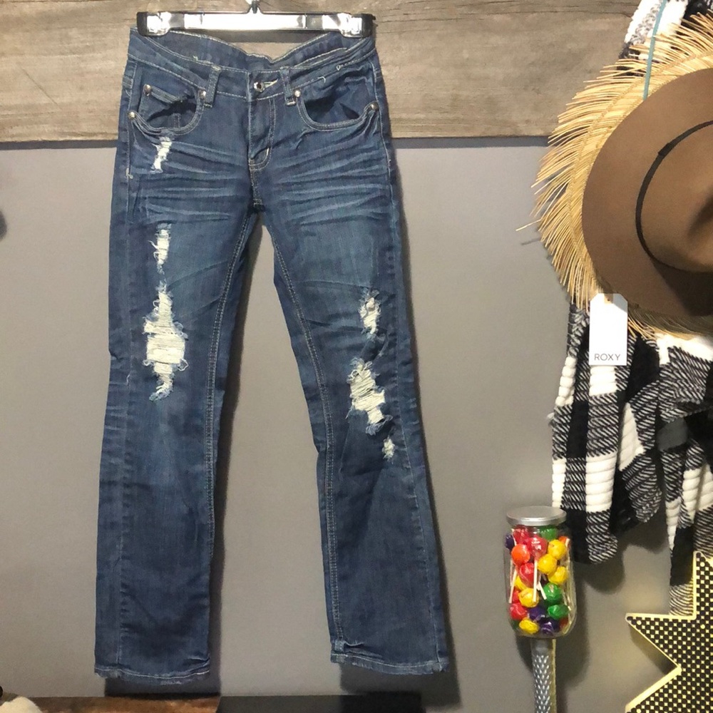 Distressed crop capri jeans